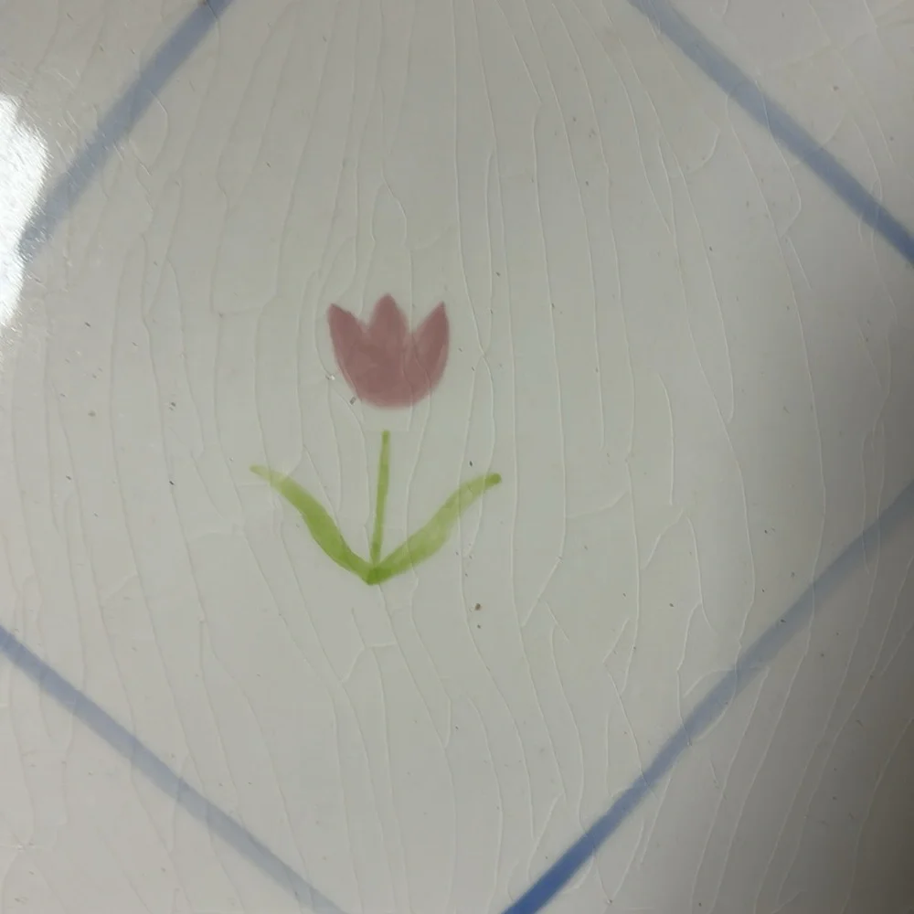 Vintage Avon China hand-painted decorative plate with tulip flower - Picture 2 of 3